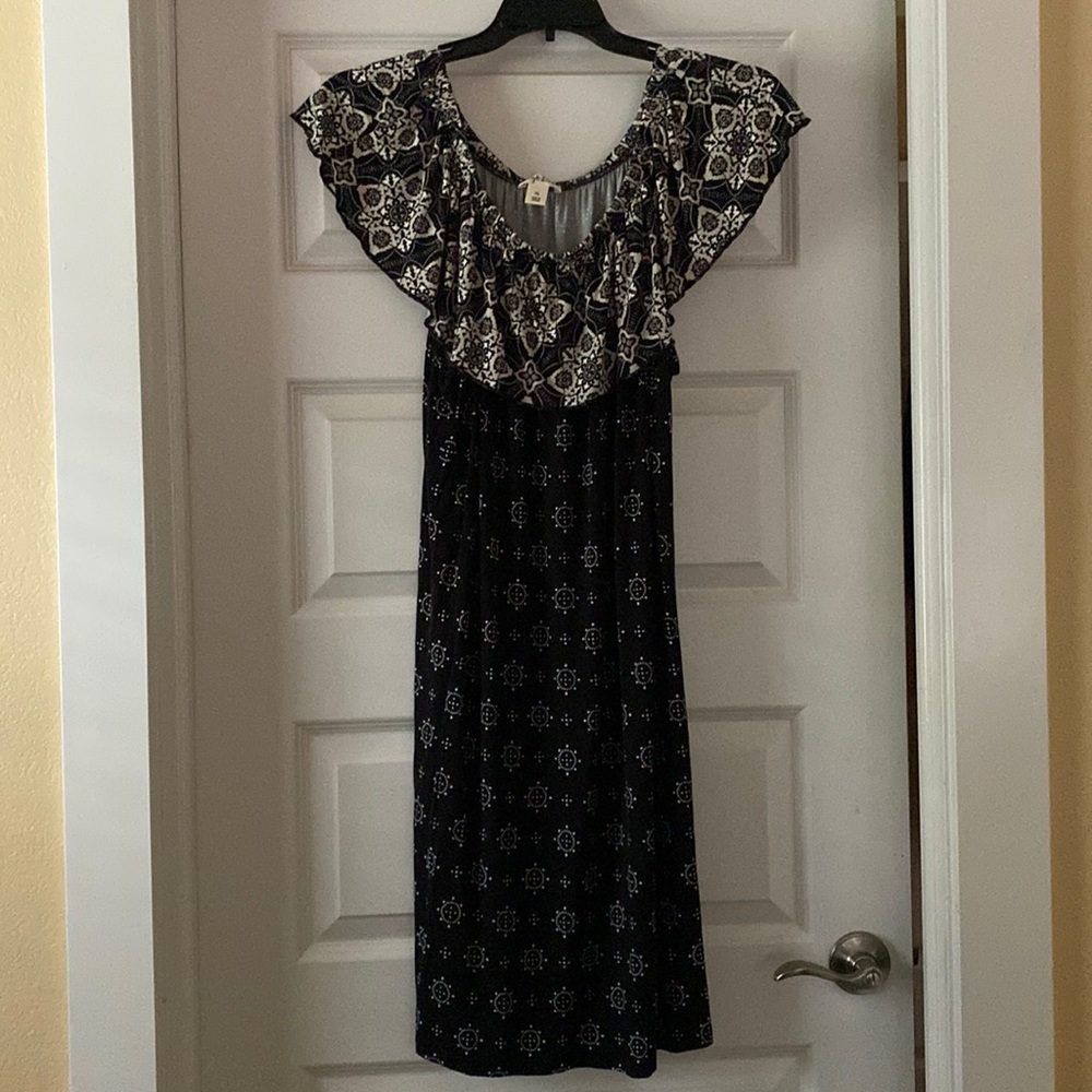 Summer dress. Barely worn, like new. Comfortable and stylish